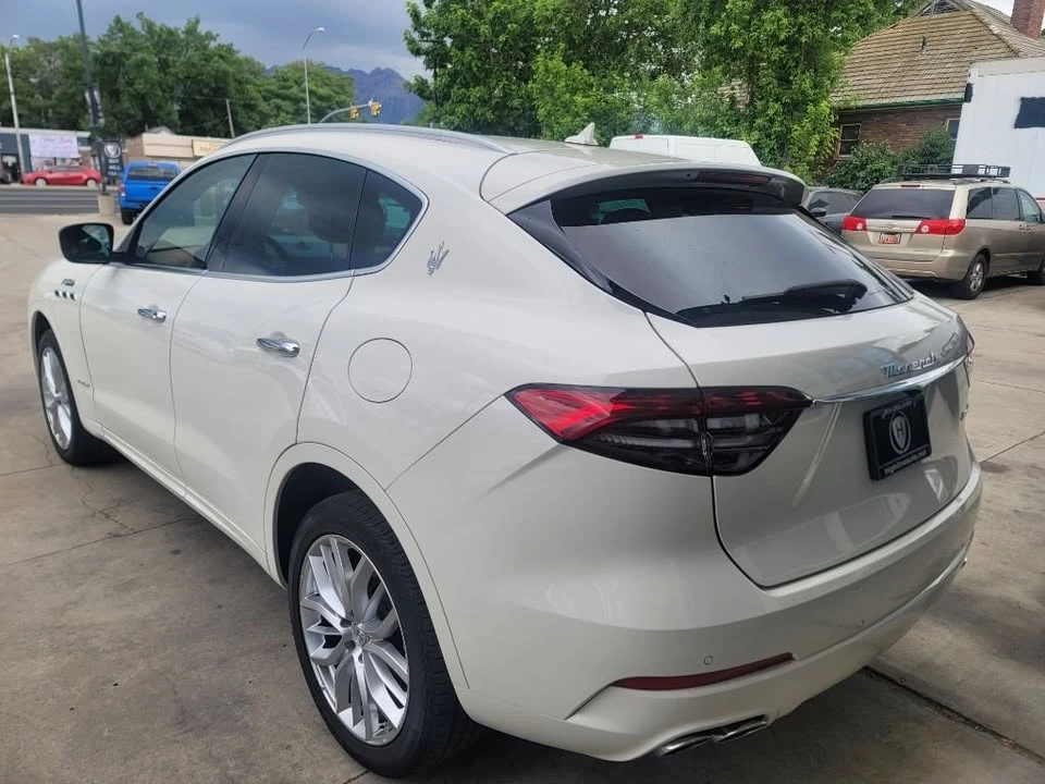 2022 Maserati Levante - Image 2 of 19