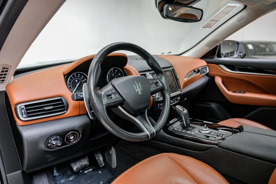 2022 Maserati Levante - Image 2 of 18
