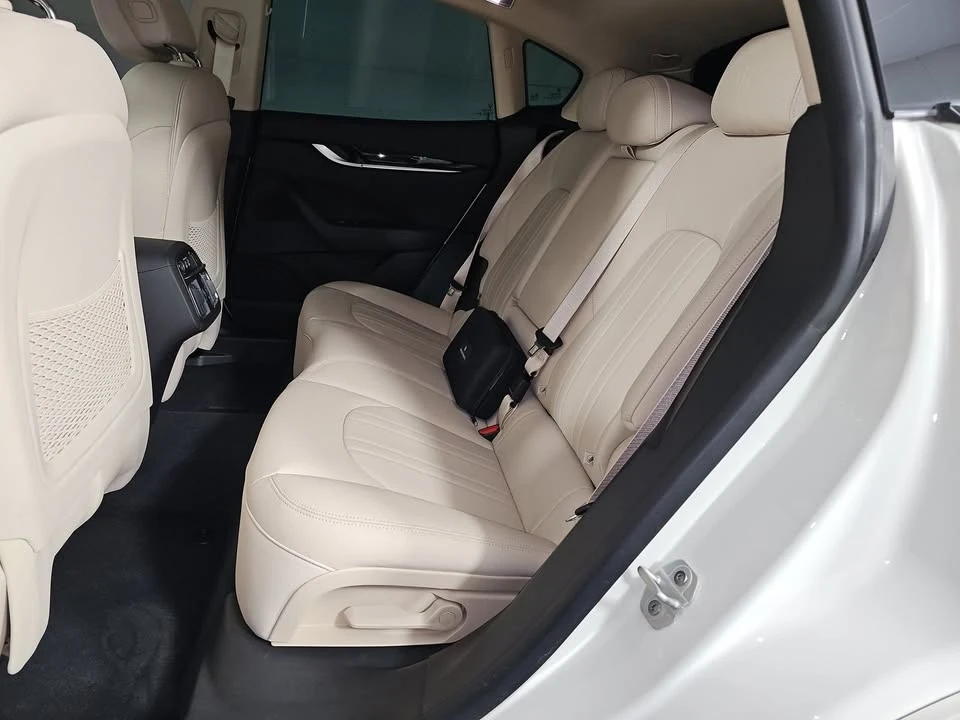 2022 Maserati Levante - Image 6 of 8