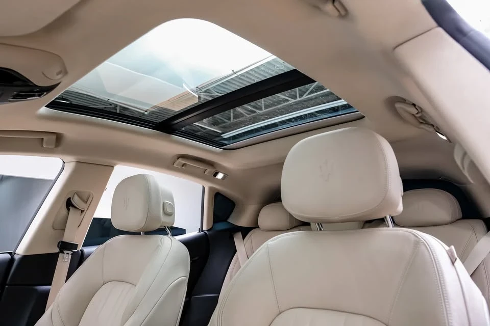 2022 Maserati Levante - Image 5 of 19