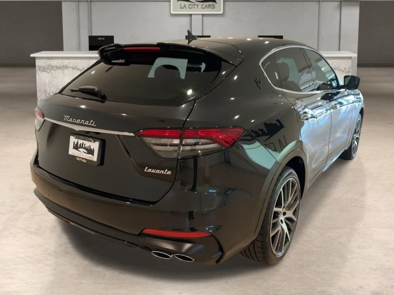 2022 Maserati Levante - Image 6 of 17