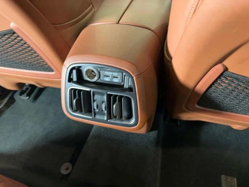 2022 Maserati Levante - Image 16 of 17