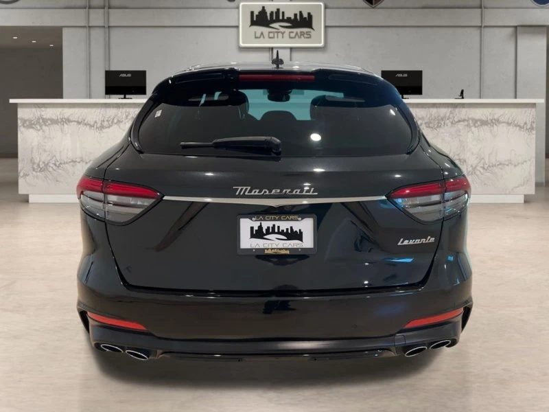 2022 Maserati Levante - Image 4 of 18