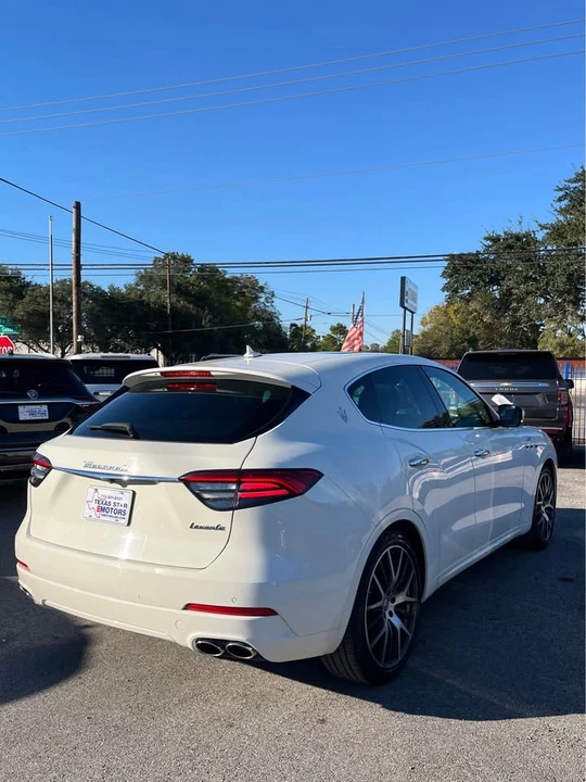 2022 Maserati Levante - Image 5 of 15