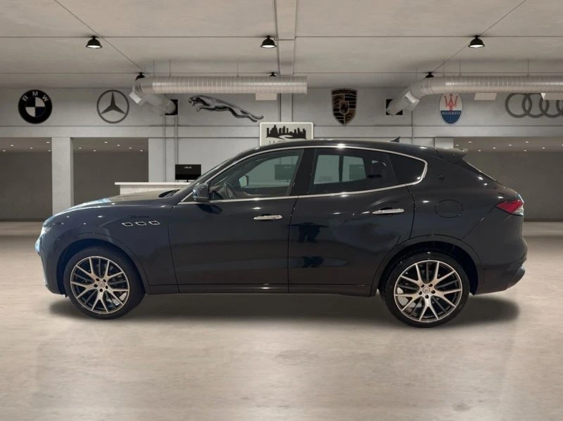 2022 Maserati Levante - Image 2 of 18