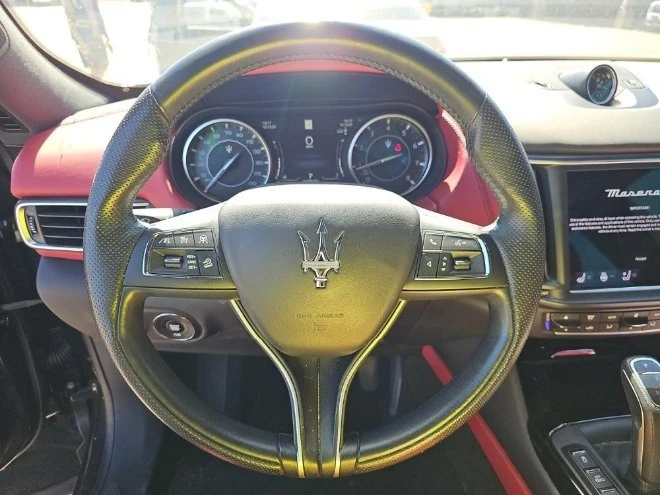 2022 Maserati Levante - Image 4 of 7