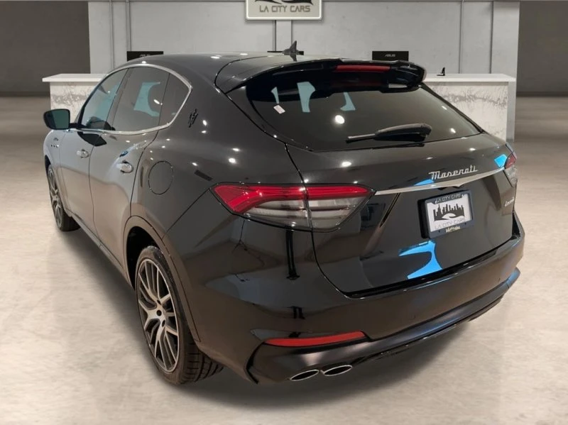 2022 Maserati Levante - Image 3 of 18