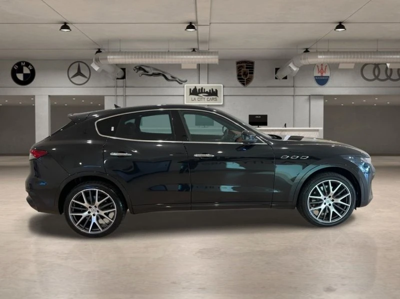 2022 Maserati Levante - Image 7 of 17