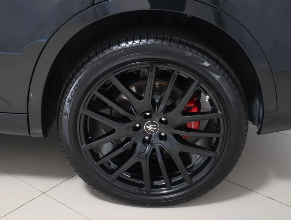 2022 Maserati Levante - Image 9 of 20