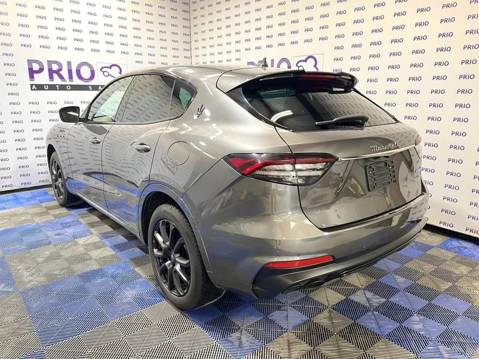 2022 Maserati Levante - Image 5 of 10