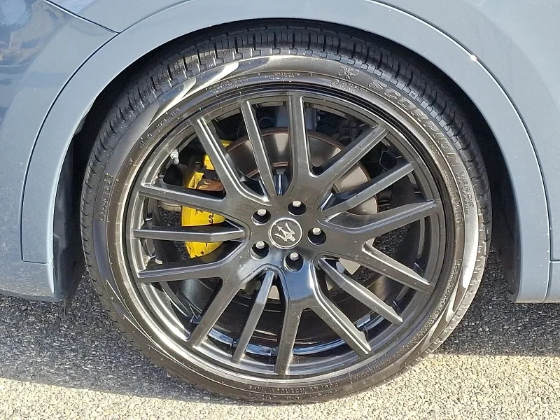 2022 Maserati Levante - Image 5 of 12
