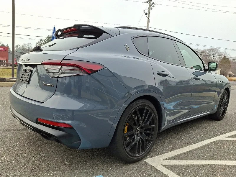2022 Maserati Levante - Image 3 of 12