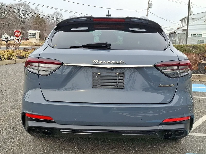 2022 Maserati Levante - Image 4 of 12
