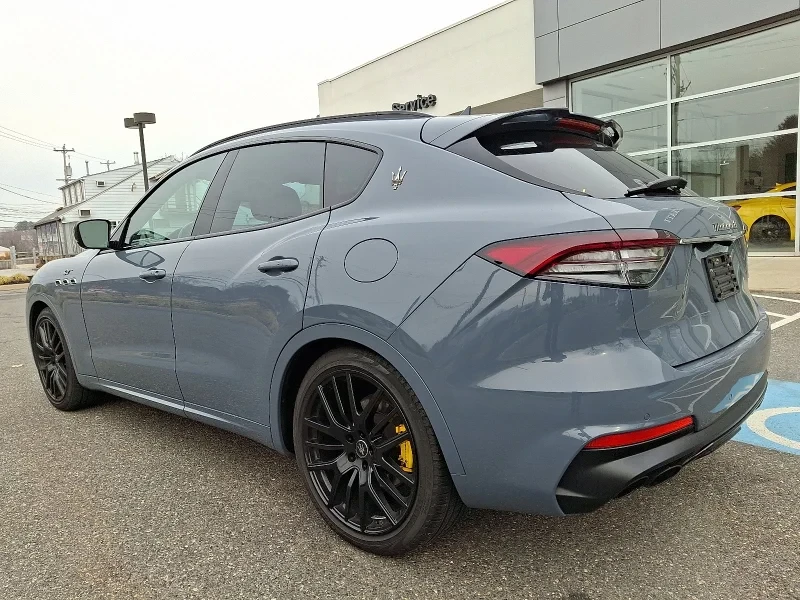 2022 Maserati Levante - Image 5 of 12