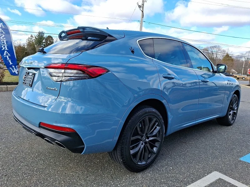 2022 Maserati Levante - Image 4 of 12
