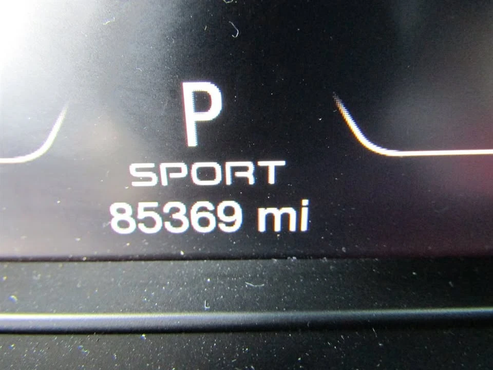2022 Maserati Levante - Image 12 of 16