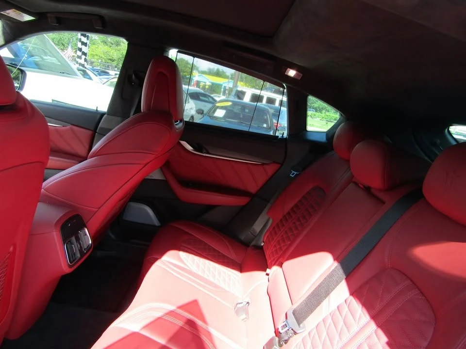 2022 Maserati Levante - Image 8 of 16