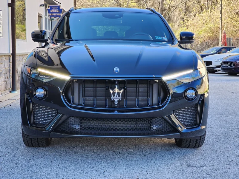 2022 Maserati Levante - Image 2 of 12
