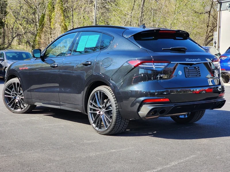 2022 Maserati Levante - Image 5 of 12