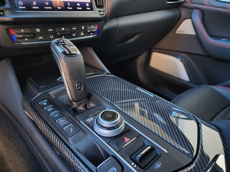 2022 Maserati Levante - Image 9 of 12