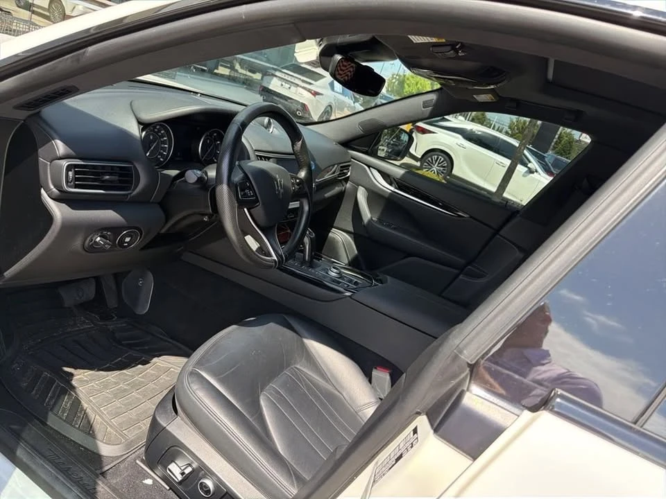 2022 Maserati Levante - Image 2 of 3