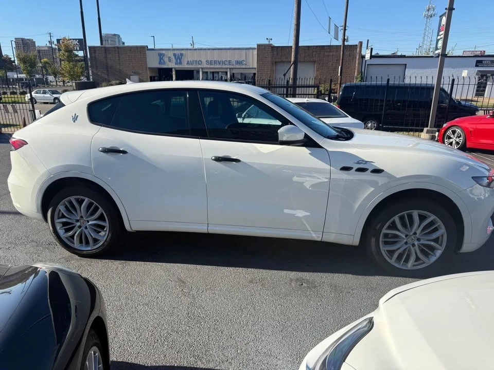 2022 Maserati Levante - Image 5 of 20