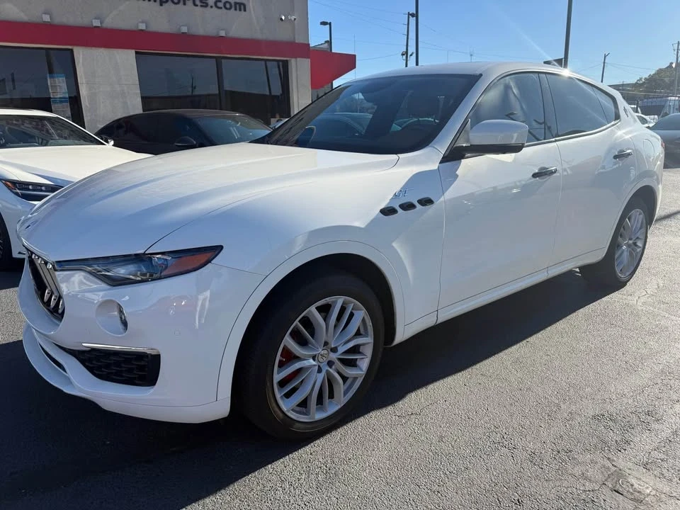 2022 Maserati Levante - Image 2 of 20