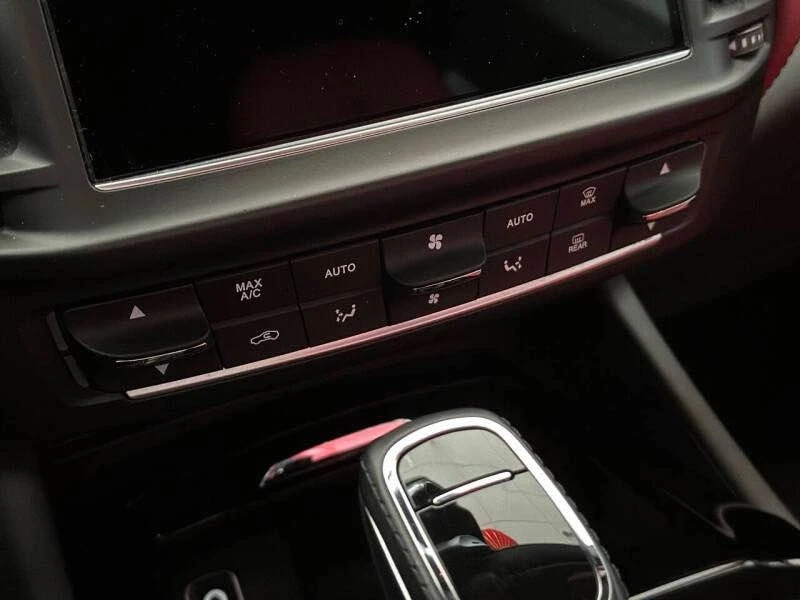 2022 Maserati Levante - Image 18 of 20
