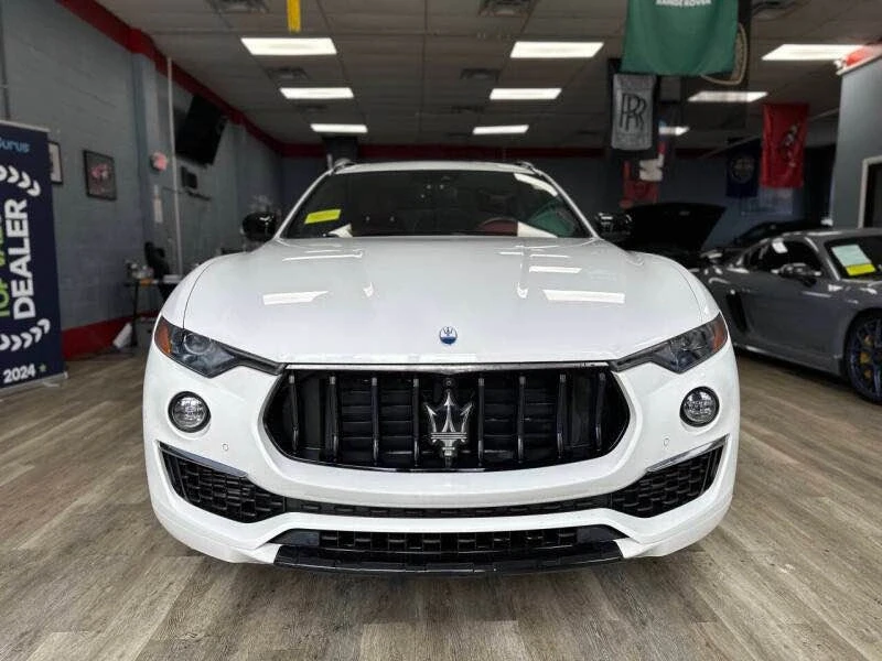 2022 Maserati Levante - Image 2 of 20
