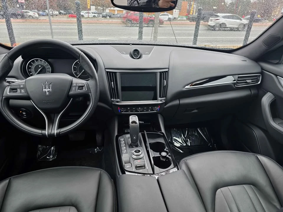 2022 Maserati Levante - Image 4 of 12