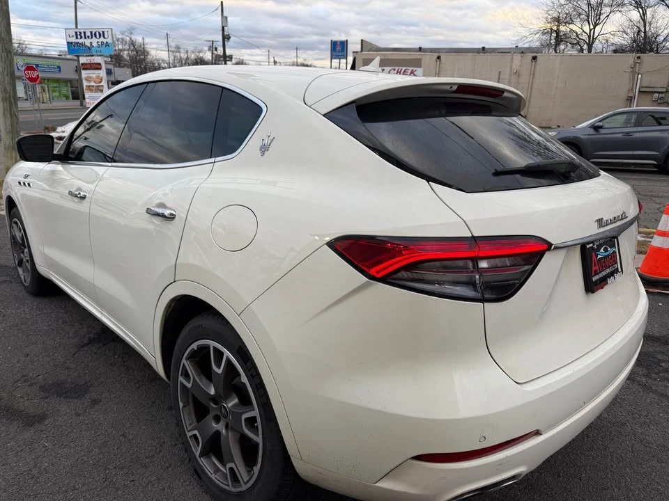 2022 Maserati Levante - Image 3 of 11
