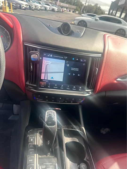 2022 Maserati Levante - Image 8 of 11