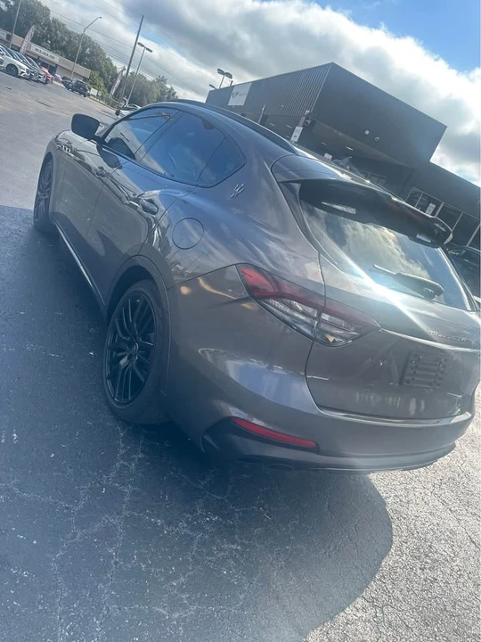 2022 Maserati Levante - Image 4 of 11