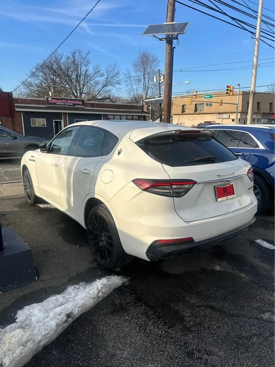 2022 Maserati Levante Modena - Image 5 of 13