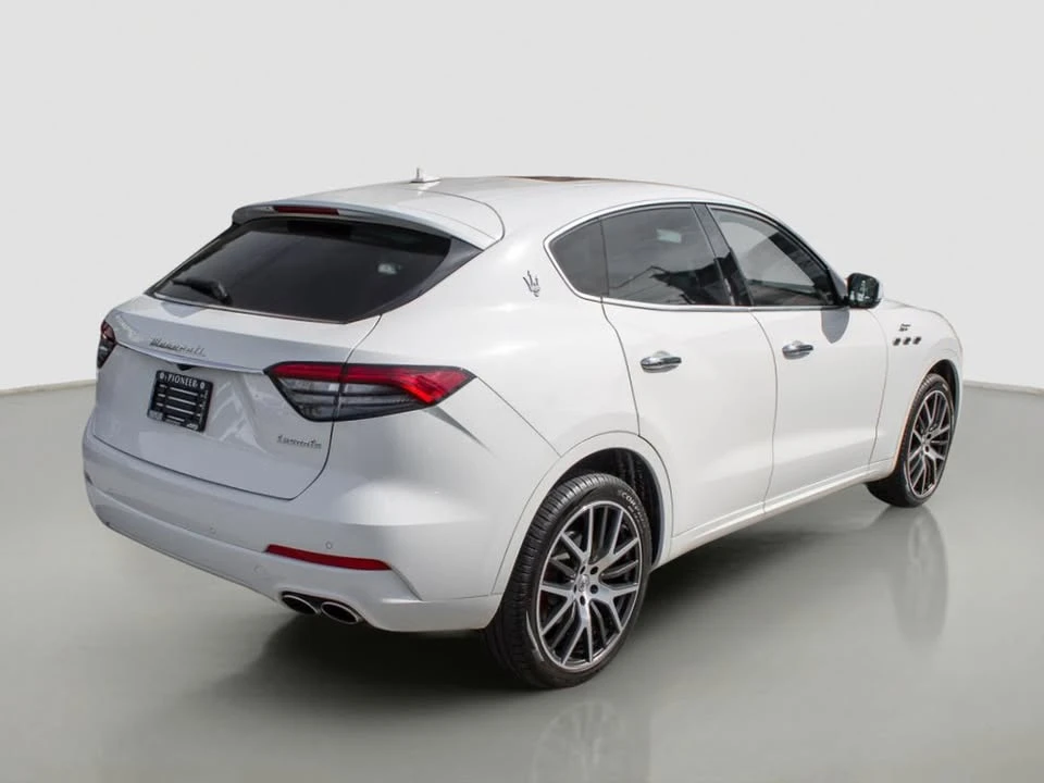 2022 Maserati Levante - Image 3 of 10
