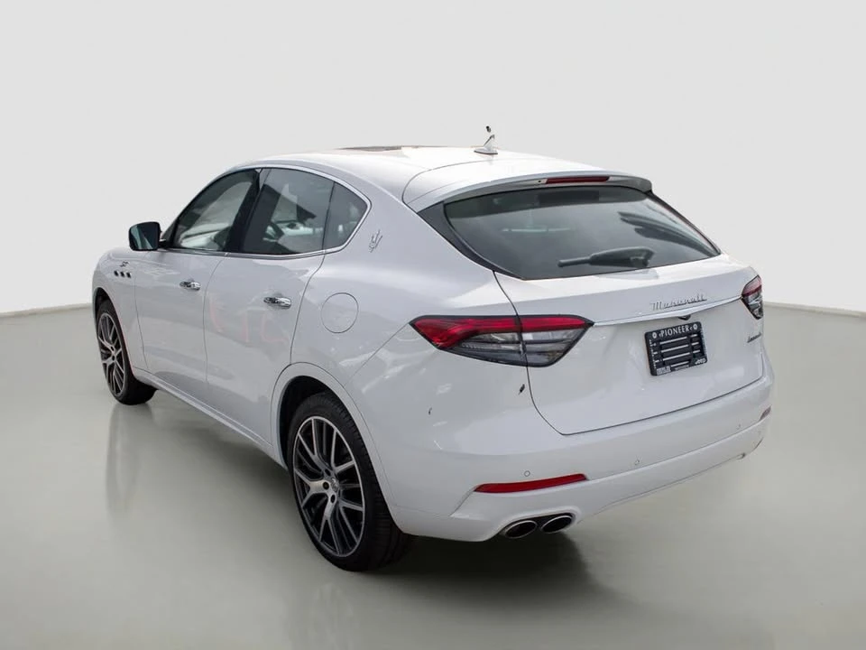 2022 Maserati Levante - Image 2 of 10