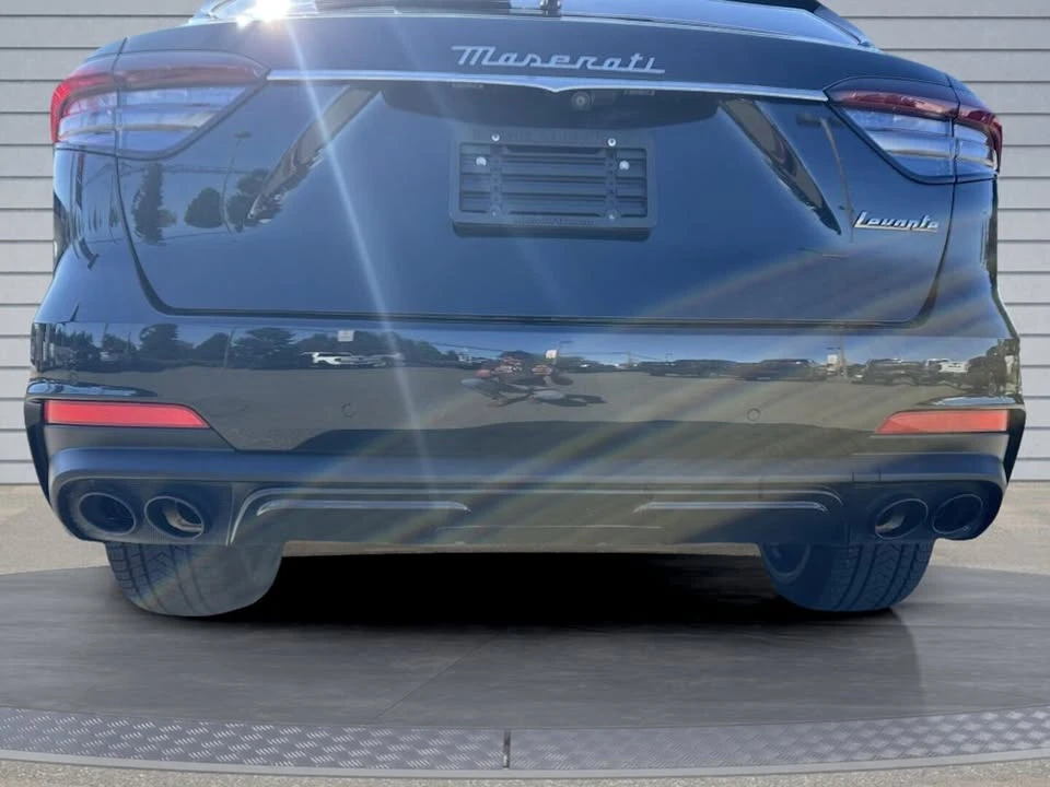 2022 Maserati Levante - Image 5 of 10