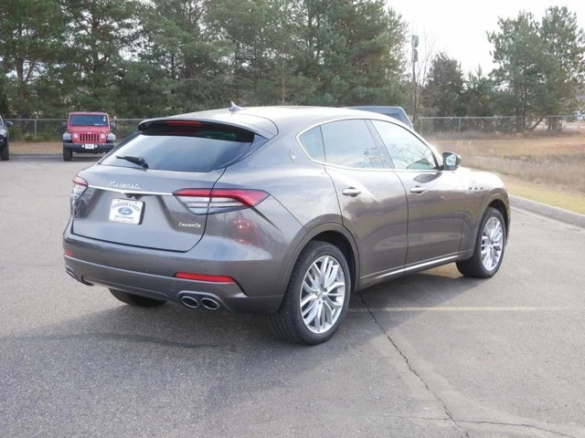 2022 Maserati Levante - Image 5 of 19