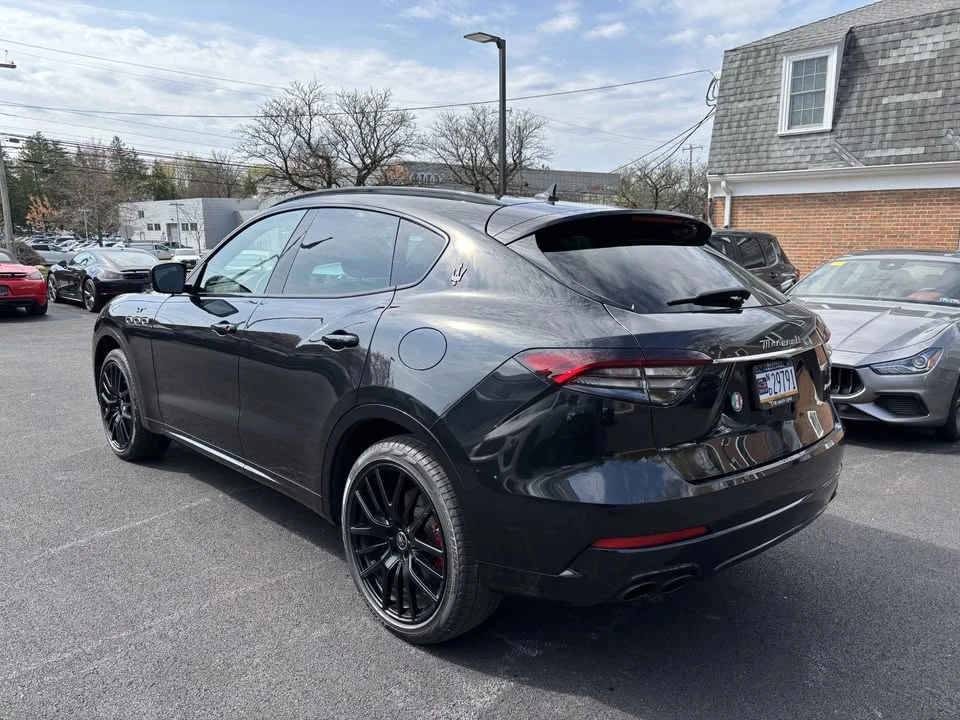 2022 Maserati Levante - Image 2 of 11