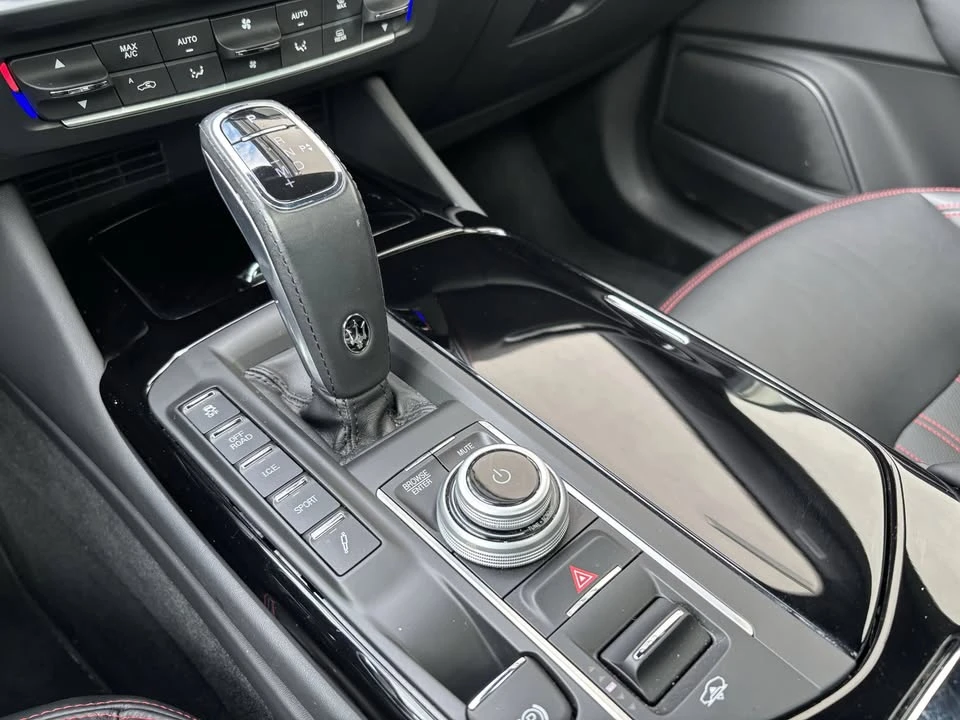 2022 Maserati Levante - Image 9 of 11