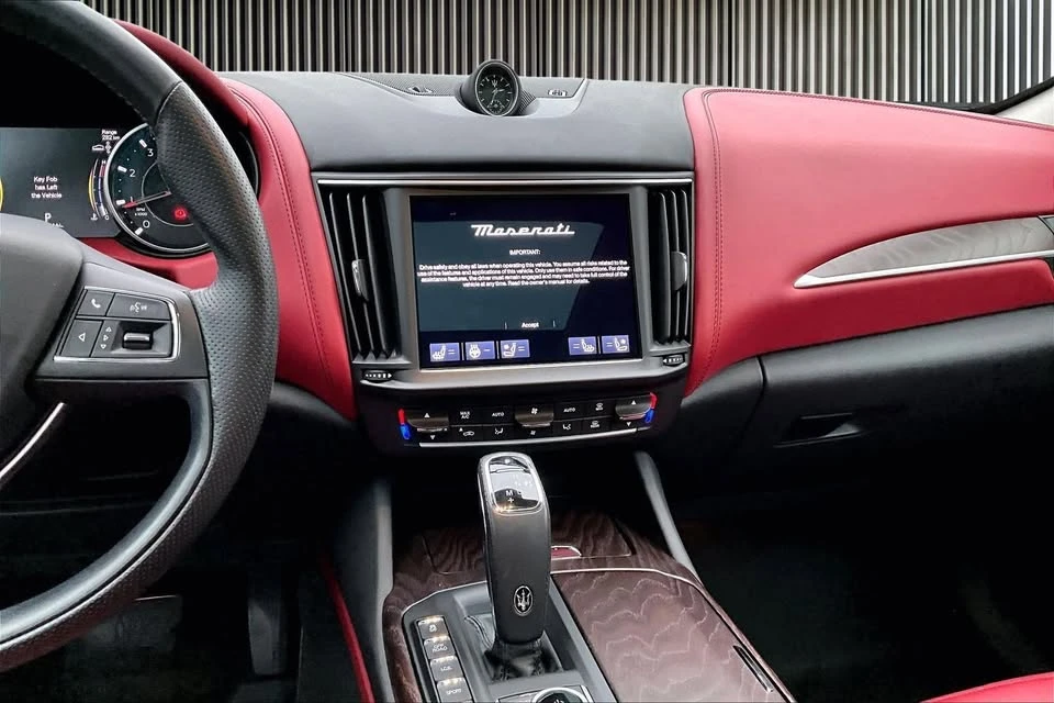 2022 Maserati Levante - Image 5 of 9