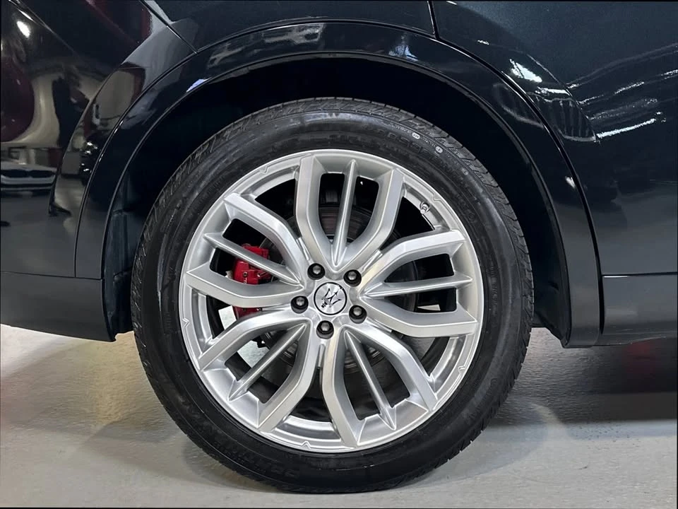 2022 Maserati Levante - Image 9 of 16