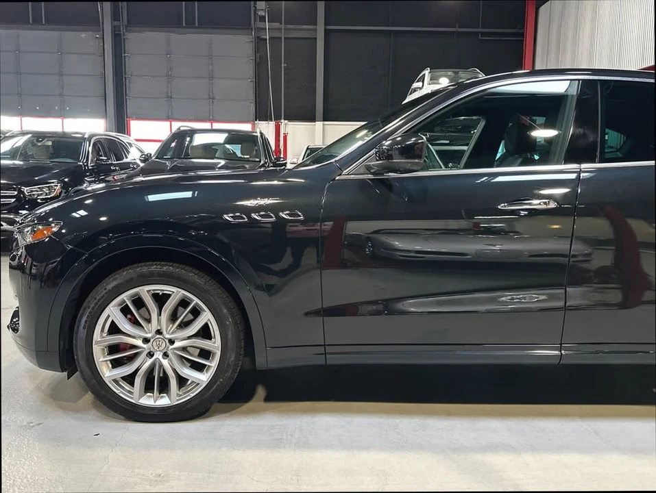 2022 Maserati Levante - Image 2 of 16