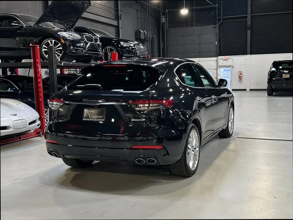 2022 Maserati Levante - Image 7 of 16