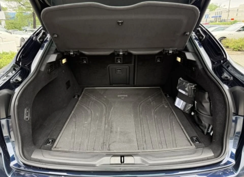2022 Maserati Levante - Image 6 of 11