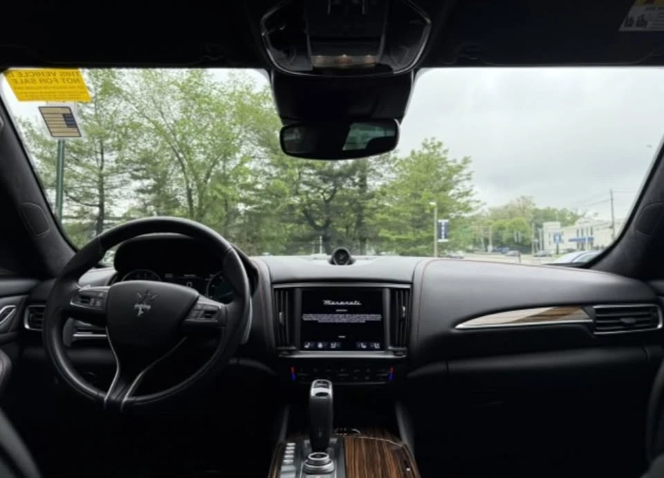2022 Maserati Levante - Image 9 of 11