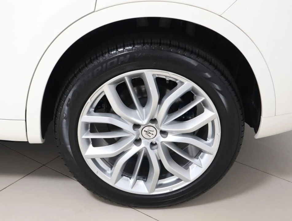 2022 Maserati Levante - Image 10 of 20