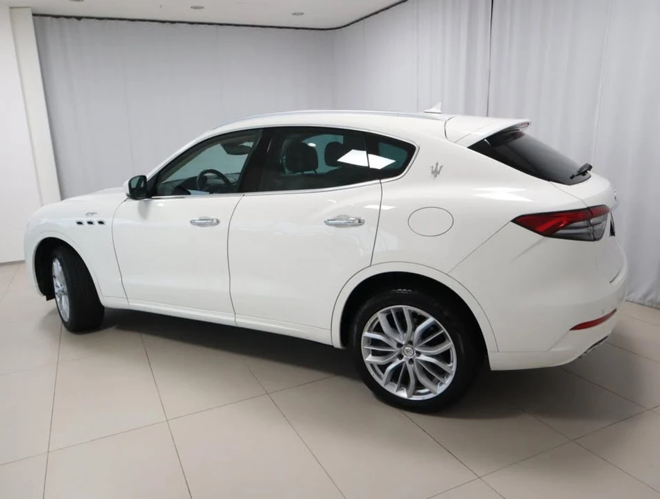 2022 Maserati Levante - Image 4 of 20