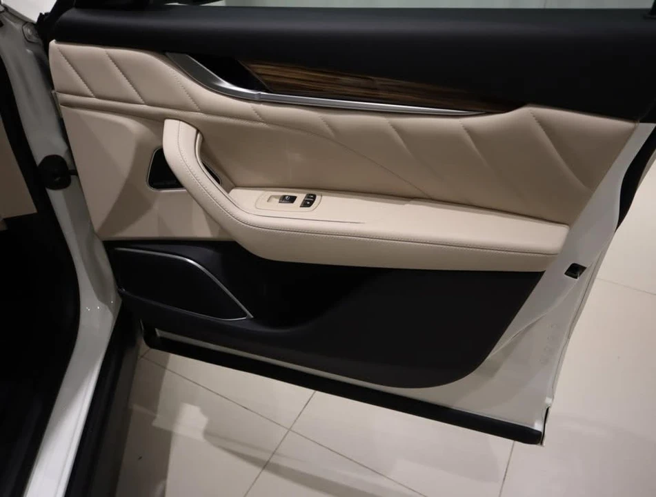 2022 Maserati Levante - Image 16 of 20