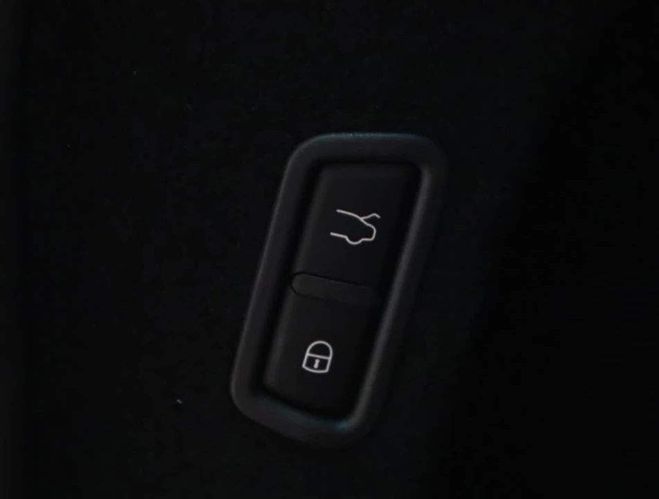 2022 Maserati Levante - Image 13 of 20